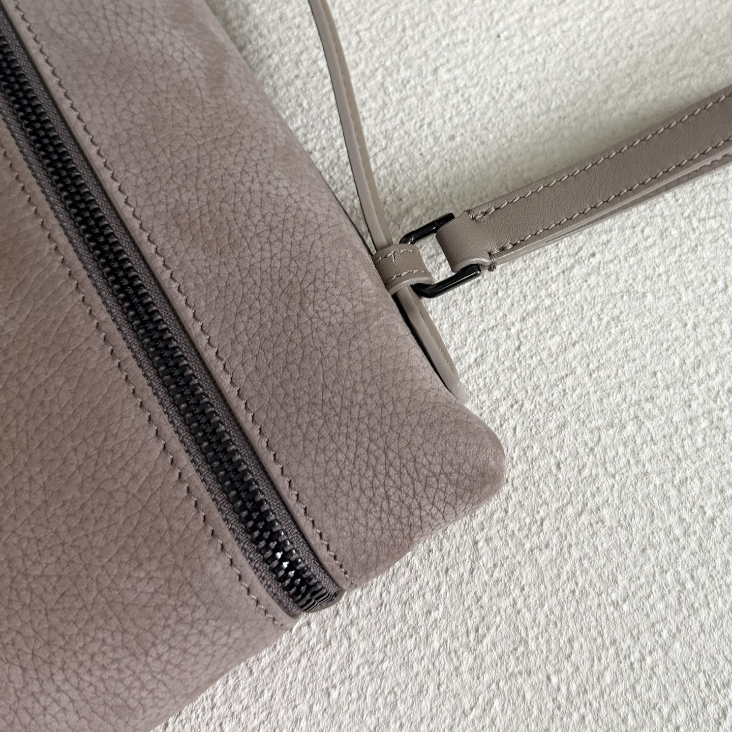 L**o p*ana Extra pouch L29 29x18x5cm