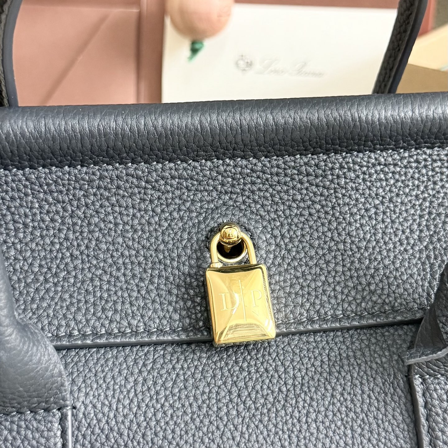 L**o p*ana Loom L25 Calfskin Deep Royal Blue 25x18x12.5cm