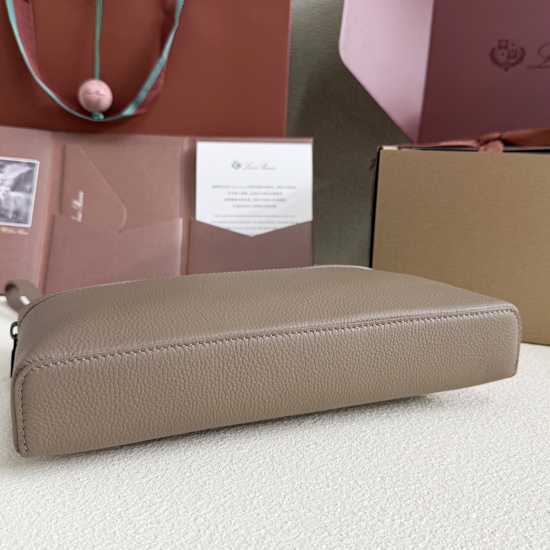 L**o p*ana Extra pouch L29 29x18x5cm