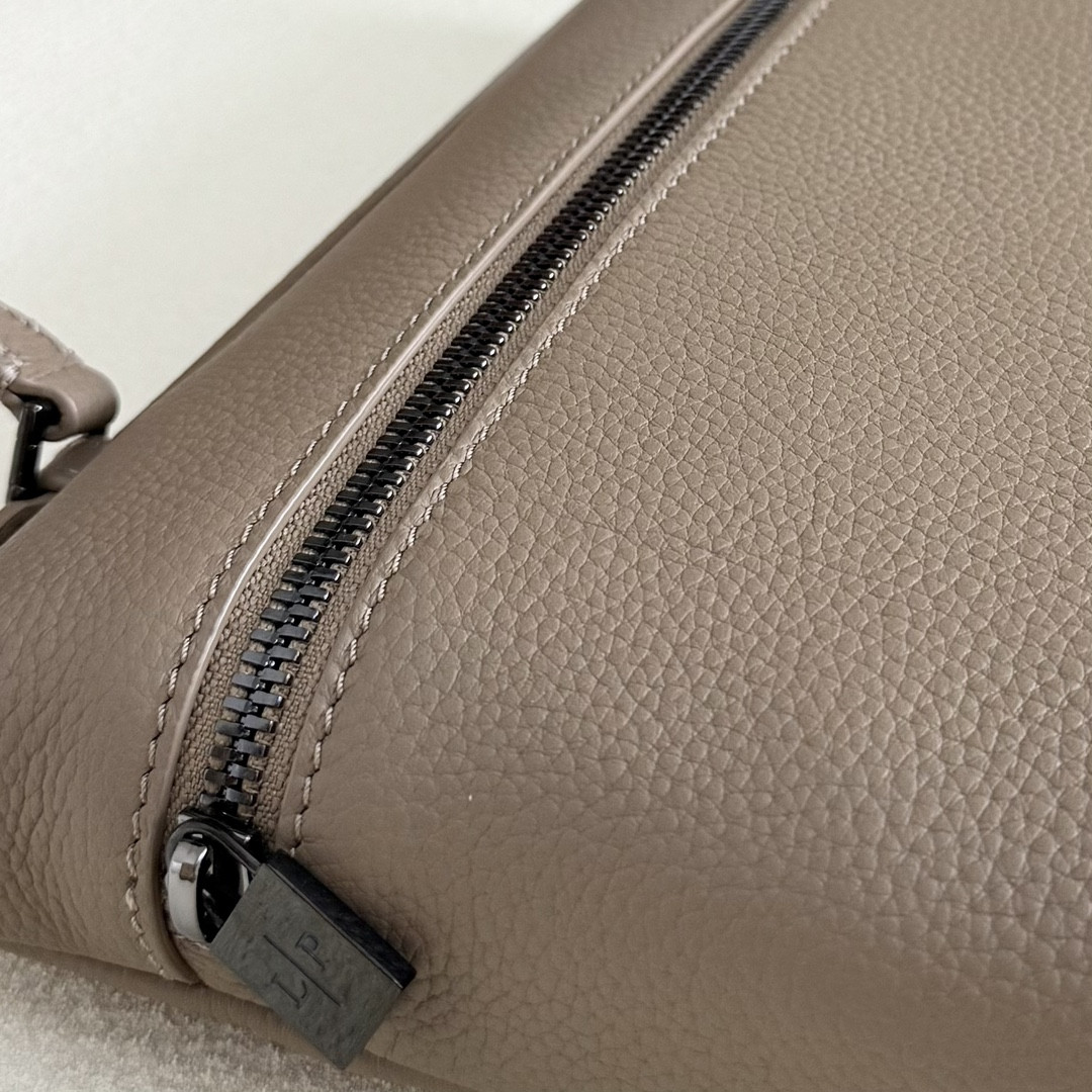 L**o p*ana Extra pouch L29 29x18x5cm