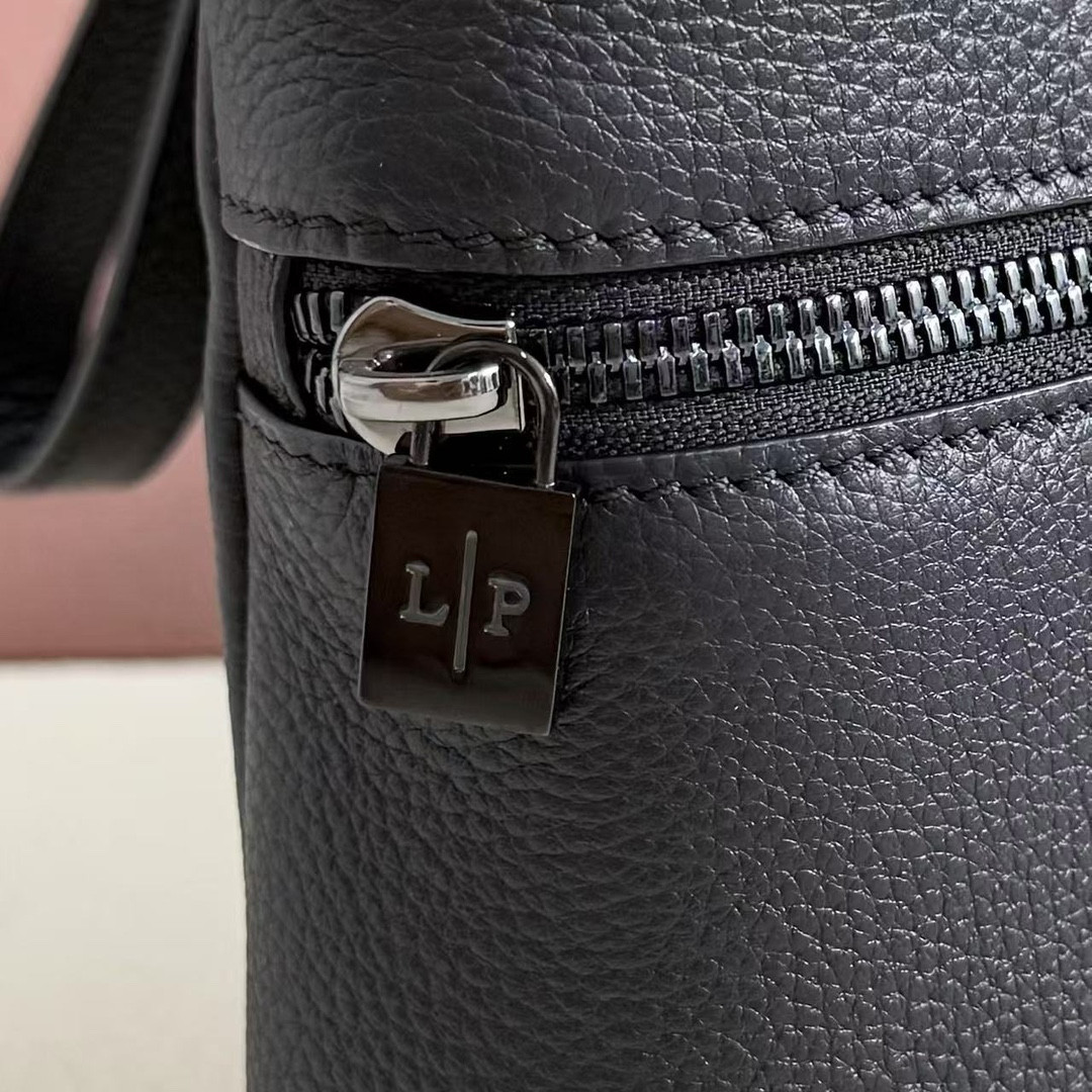 L**o p*ana Extra pouch L29 29x18x5cm