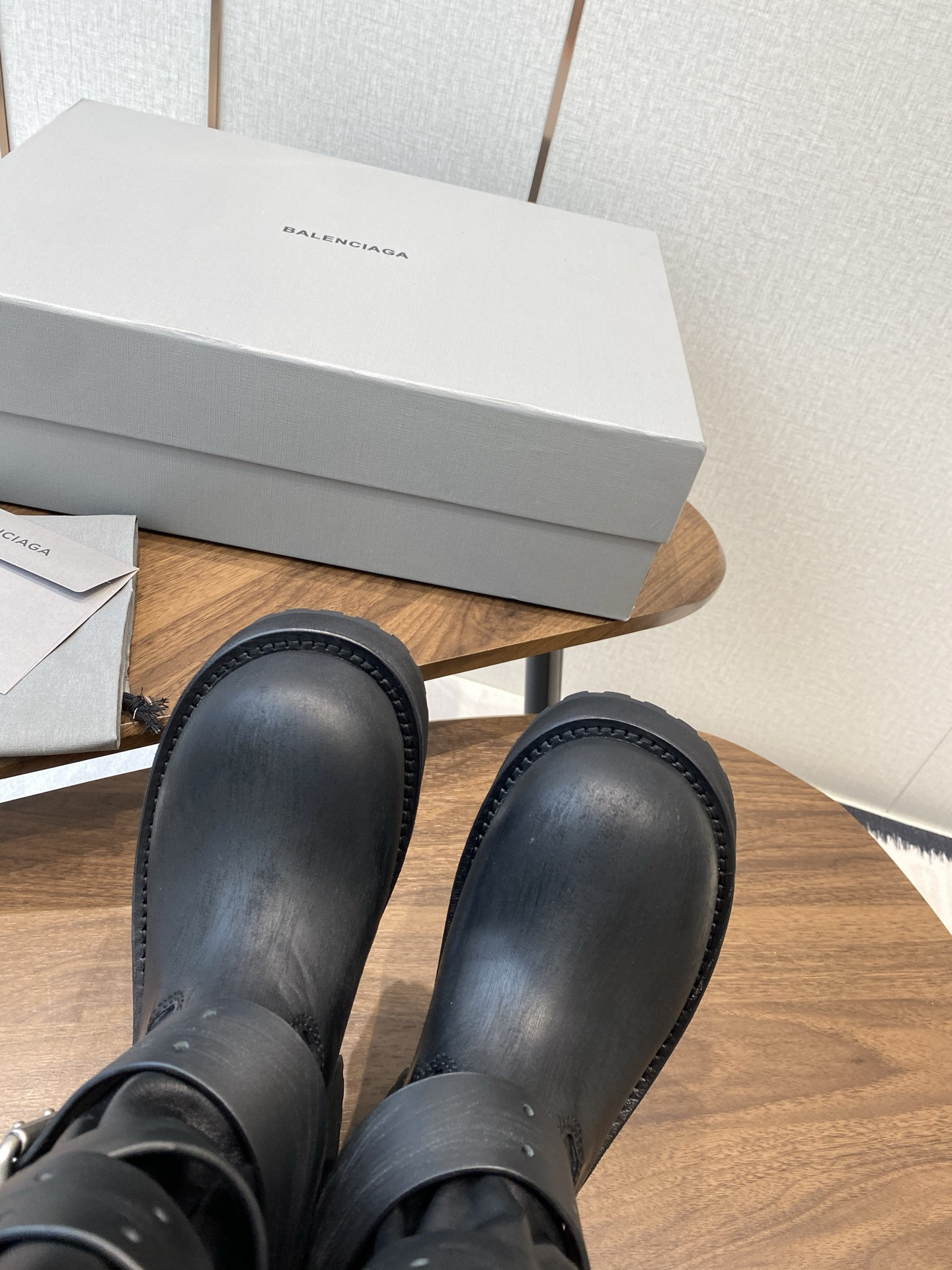 UA Ba*len*cia*ga Women