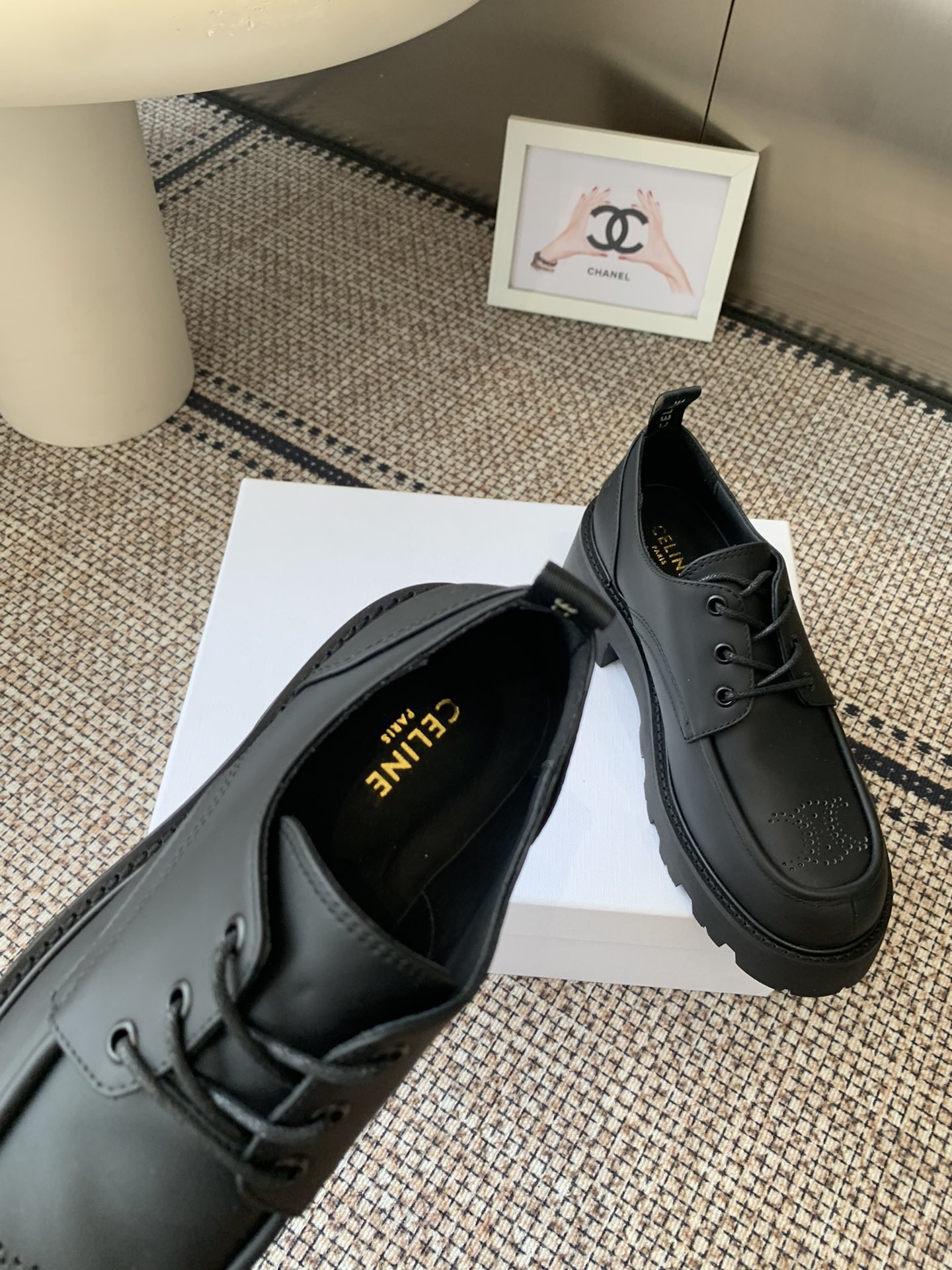 UA Ce**e TRIOMPHE DERBIES IN SHINY BULL