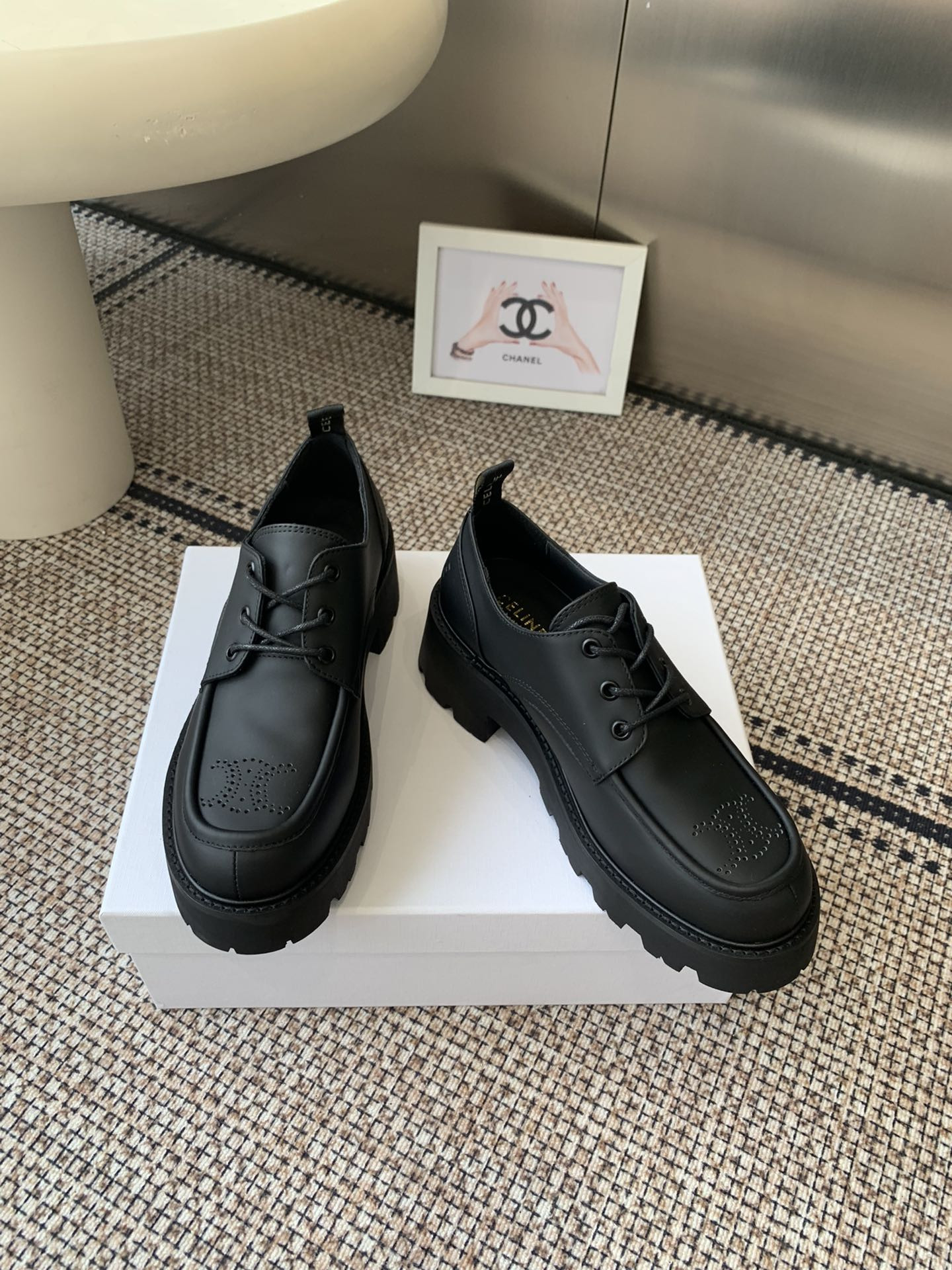 UA Ce**e TRIOMPHE DERBIES IN SHINY BULL