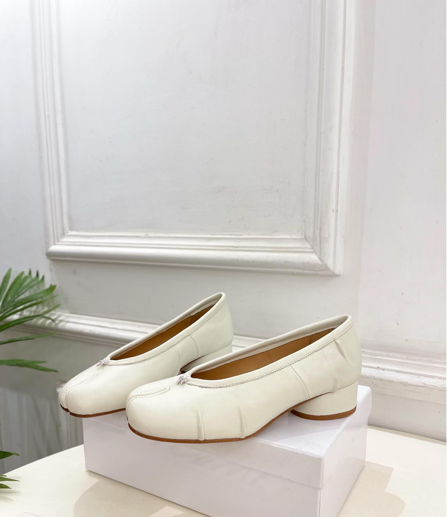 ua ma*s*n Ma*i*la tabi ballerina