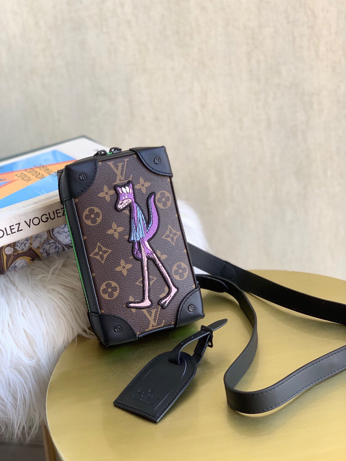 LV VERTICAL SOFT TRUNK M80144